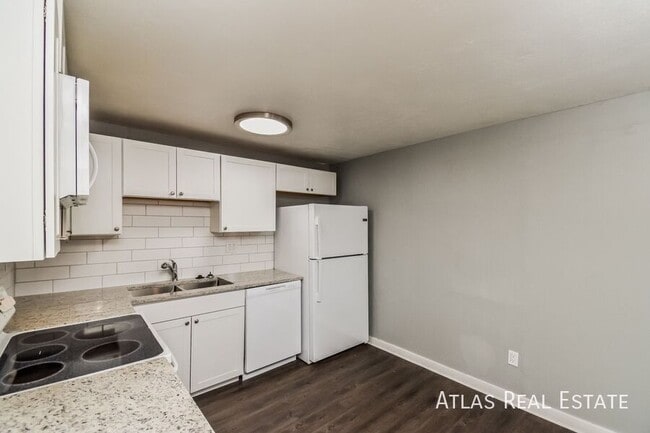 Building Photo - 4644 Scenic Cir