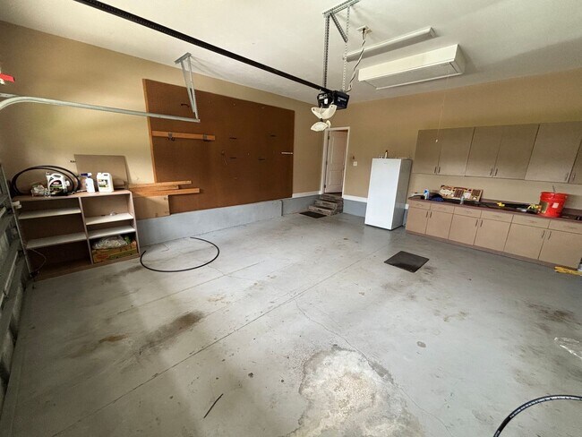 Building Photo - Charming 3-Bedroom Home in Southwood – Spa...
