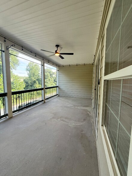 Building Photo - 521 E Perkins Creek Rd