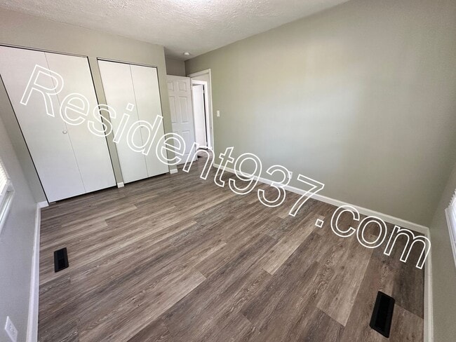 Building Photo - Updated 3 Bed home on cul-de-sac