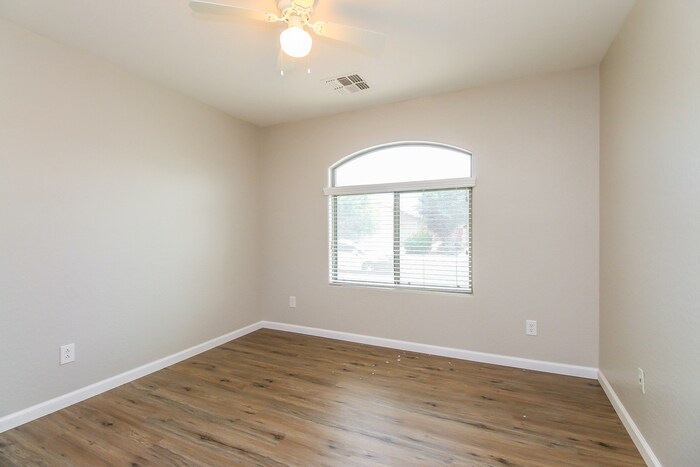Building Photo - 3982 E Hematite Ln