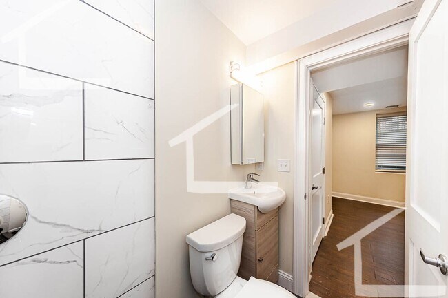 Building Photo - 20 Albion St