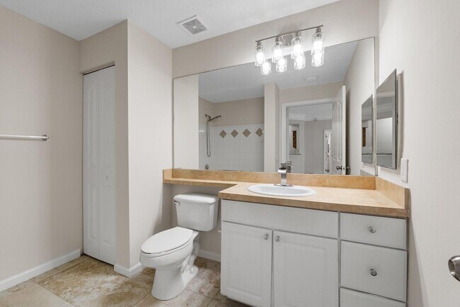 Building Photo - 9901 Baywinds Blvd