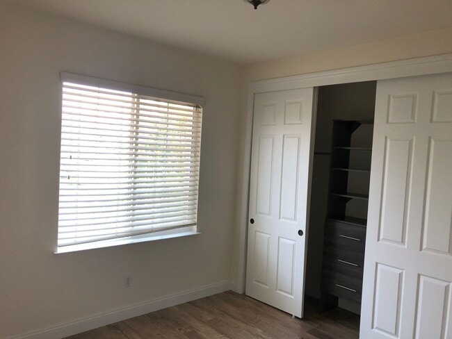 Building Photo - Well Maintained Stoneridge West Village Home!