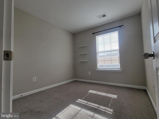 Building Photo - 216 Monticello Square