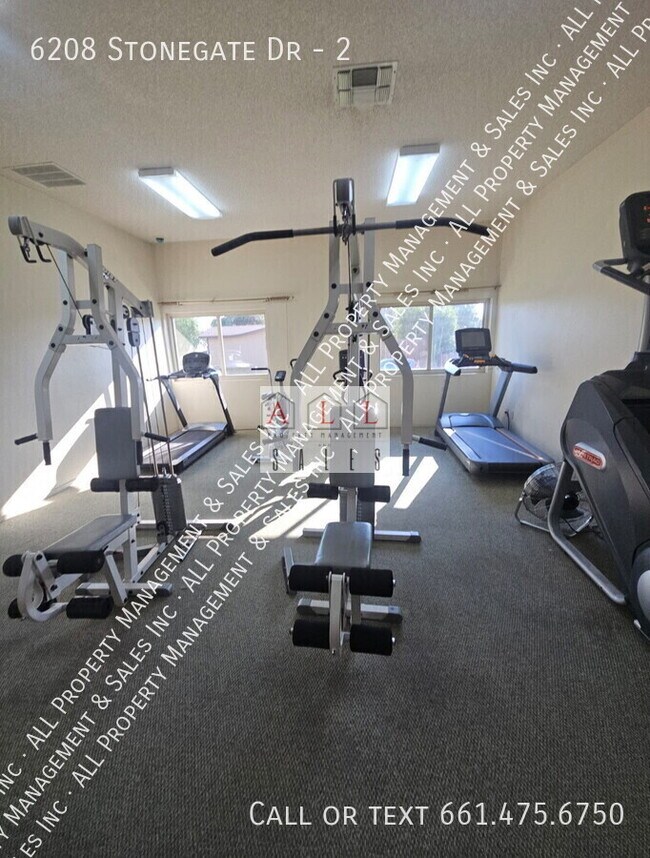 Building Photo - 6208 Stonegate Dr