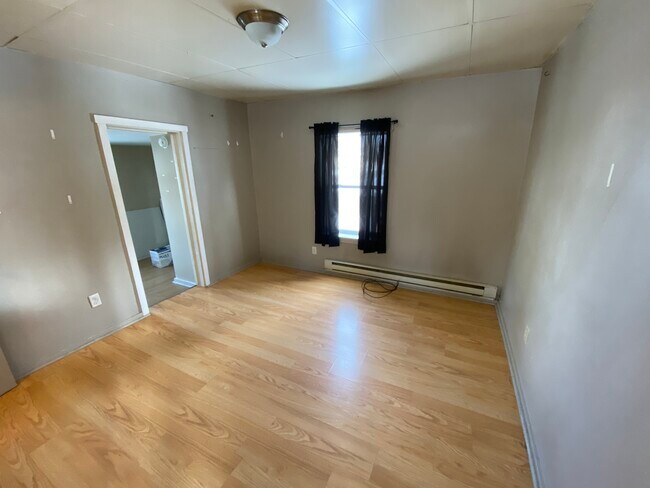 Building Photo - 103 Kneale Ave S