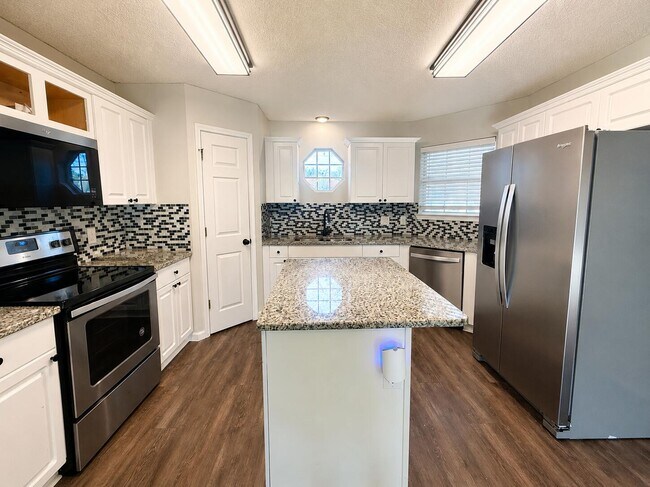 Building Photo - 2722 Shalimar Dr
