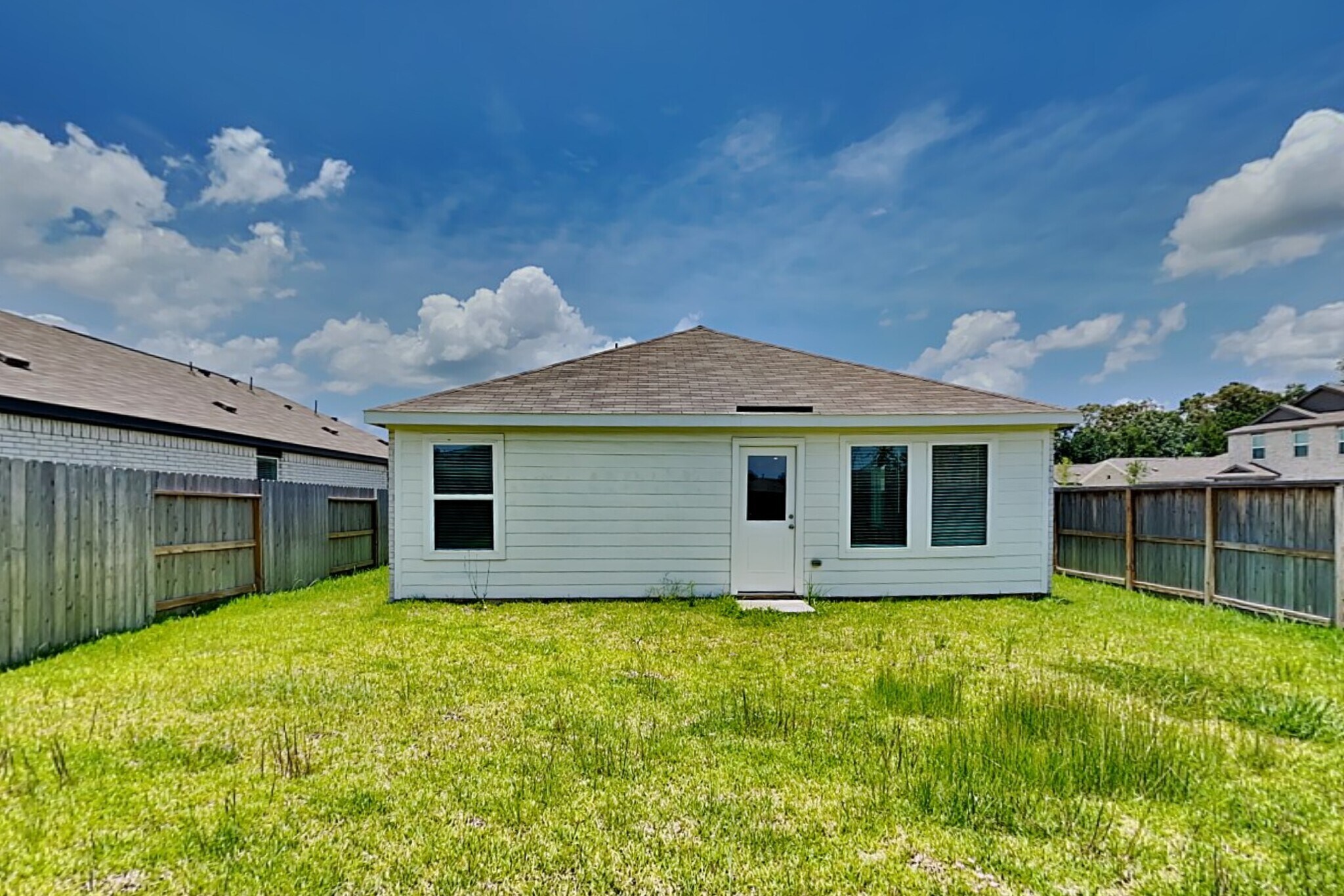 Building Photo - 922 Lago Laceno Ln