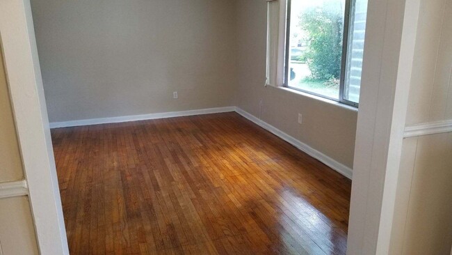 Building Photo - Great Neighborhood – Good Schools – 3 Bed ...