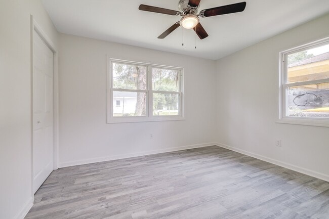 Building Photo - 925 Staley Ave