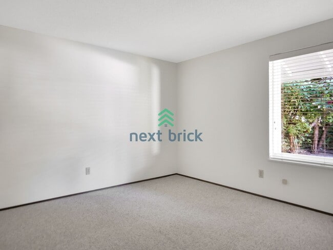 Building Photo - 3 Bedroom 2 bathroom Home for Rent!