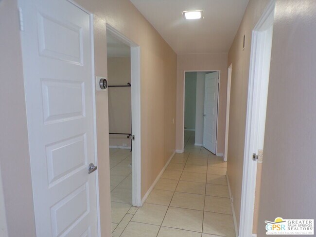 Building Photo - 2559 Whitewater Club Dr