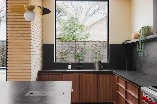 Building Photo - 2407 W 10th St