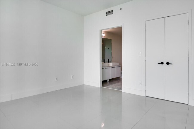 Building Photo - 888 Biscayne Blvd