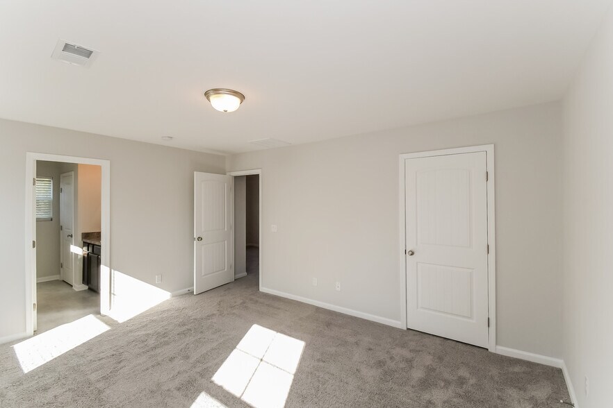 Building Photo - 1091 Autumns Wood Cir E