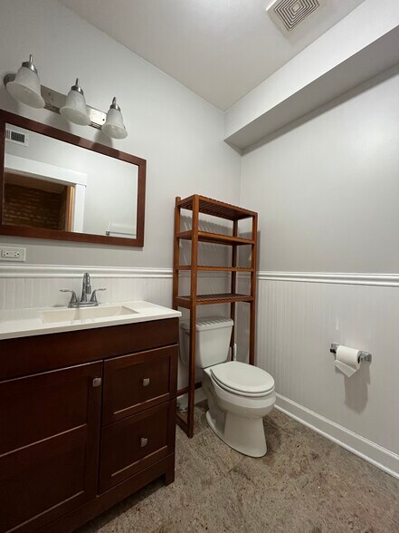 Building Photo - 4938 N Winthrop Ave