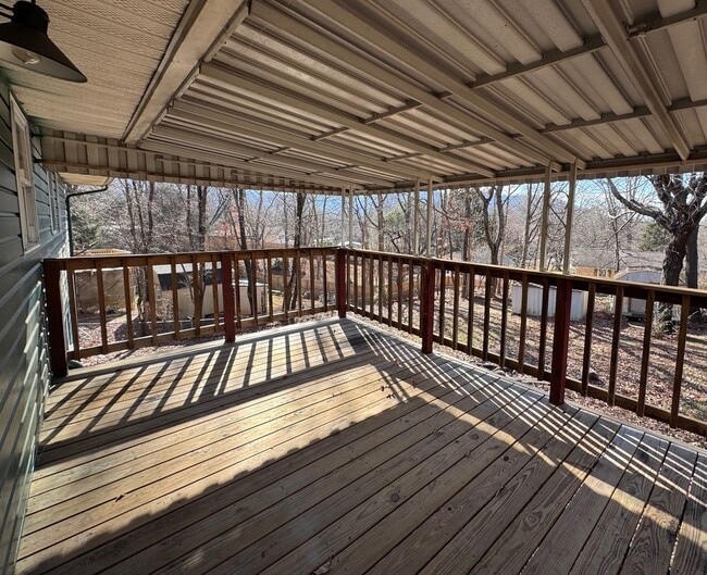 Building Photo - Swannanoa - Perfect Location, Fantastic Bungalow!