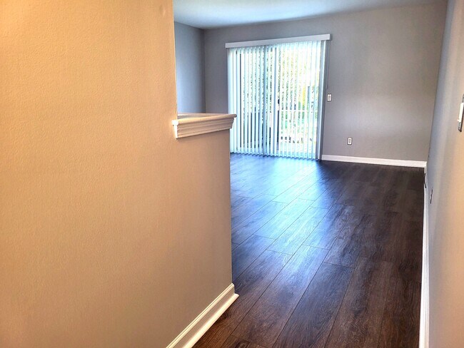 Building Photo - 11447 Lynhurst Dr