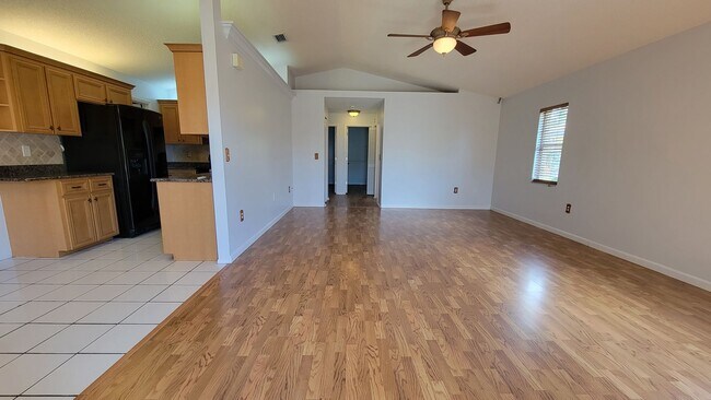 Building Photo - Fantastic 3 Bed/ 2 bath + Den ~ UTC Distri...