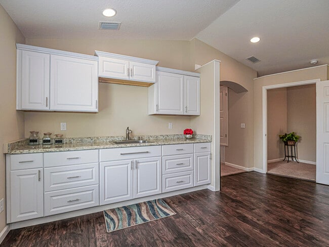Building Photo - 1750 Berkshire Cir SW
