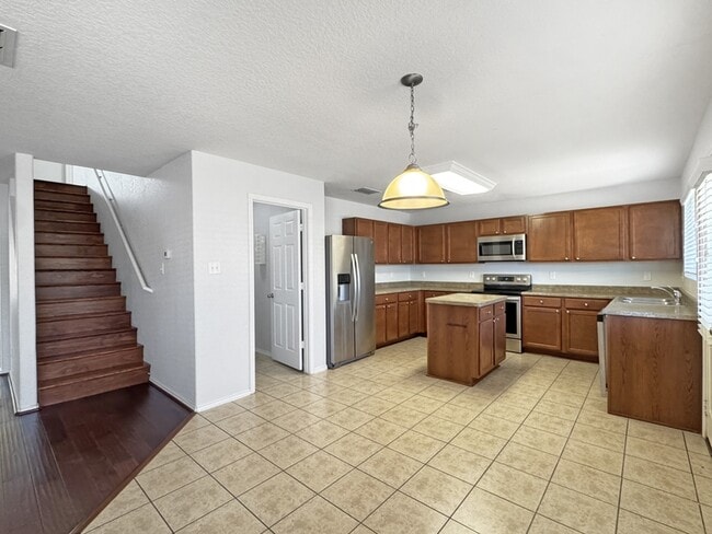 Building Photo - 8139 Ashwood Pointe