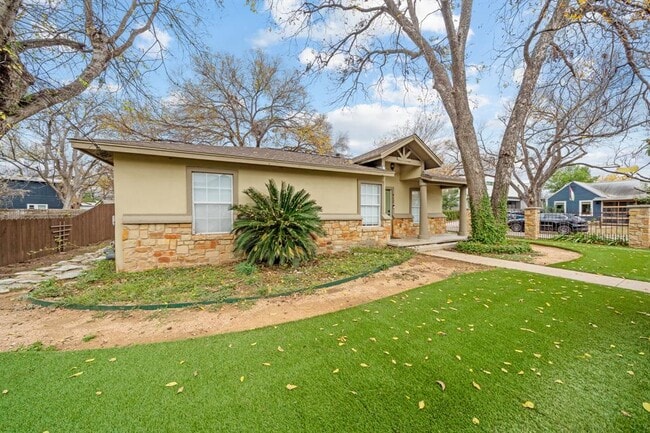 Building Photo - 912 Mansell Ave