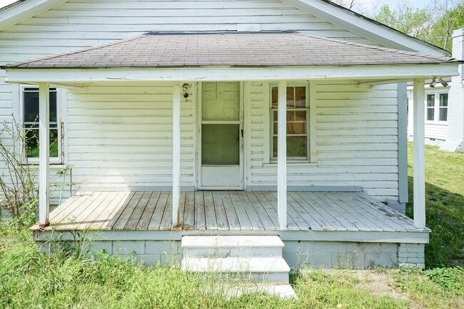 Building Photo - Newly Renovated Two Bedroom Home!