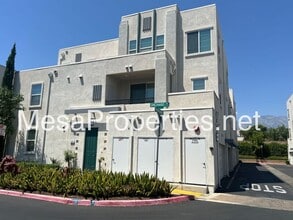 Building Photo - 127 Macintosh Way