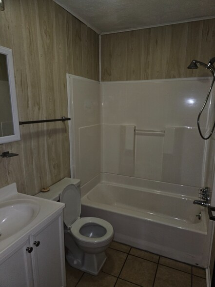 Building Photo - 232 Reed Hollow Rd