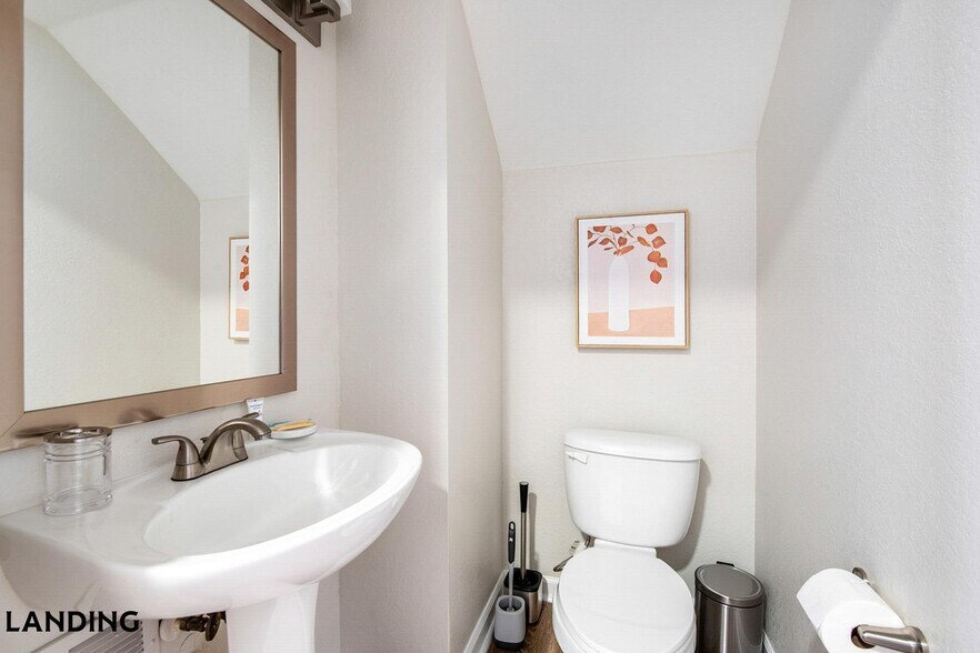 Building Photo - 2801 Biltmore Park Dr