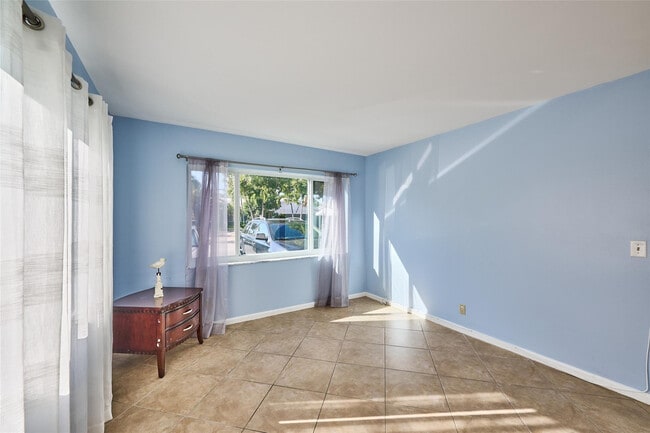 Building Photo - 5720 NE 22nd Way