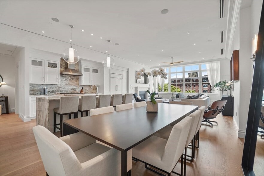 Building Photo - 32 Derne St