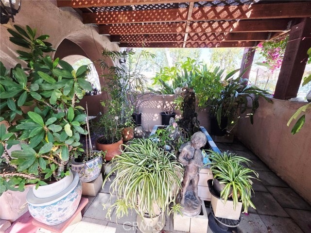 Building Photo - 554 Hawthorne St