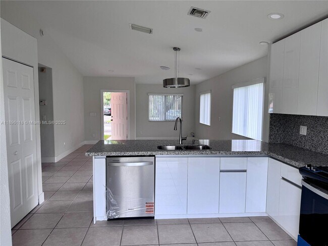 Building Photo - 553 NW 208th Terrace