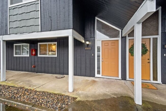 Building Photo - Beautiful Rustic-Style 1-bedroom Apartment...