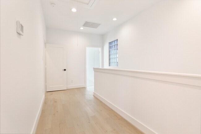 Building Photo - 1018A W 15th 1/2 St