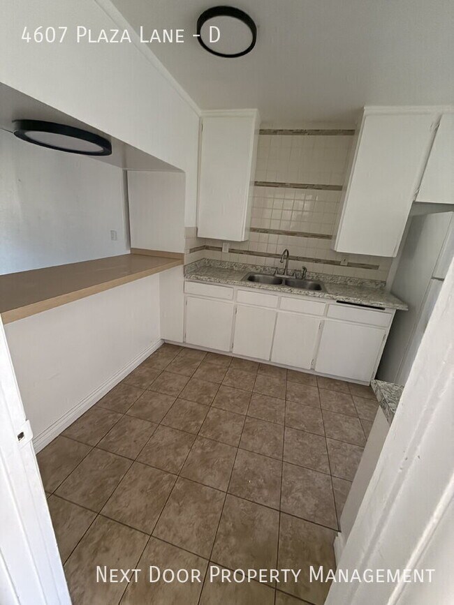 Building Photo - 4607 Plaza Ln