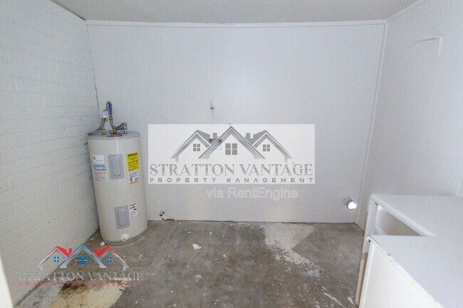 Building Photo - 11033 N Geronimo Dr