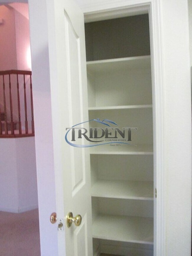 Building Photo - 4 bedroom, 3 bath house with approx. 2,183 sq. ft.