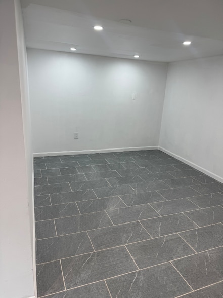 Building Photo - 9 Lawrence Ave