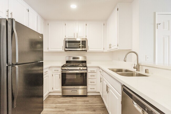 Interior Photo - 16117 Sunset Blvd