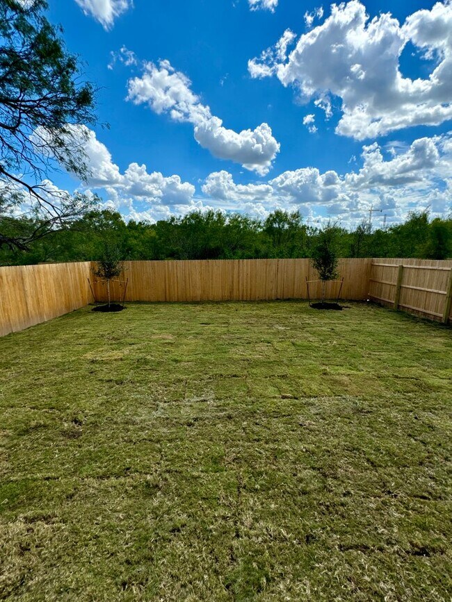 Building Photo - VIDA SUBDIVISION / San Antonio A&M steps away- spacious 4-bedroom, 2-bathroom house