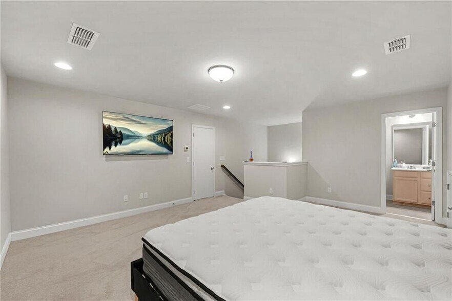 Building Photo - 791 Belrose Dr SE