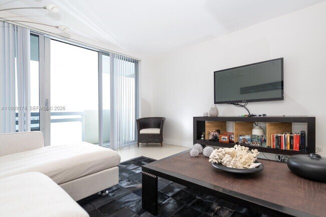 Building Photo - 1500 Bay Rd