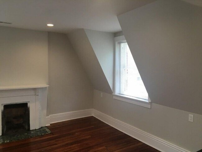 Building Photo - 1131