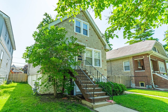 Building Photo - 1327 S Harvey Ave