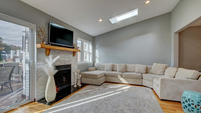 Building Photo - 141 Chestnut Way