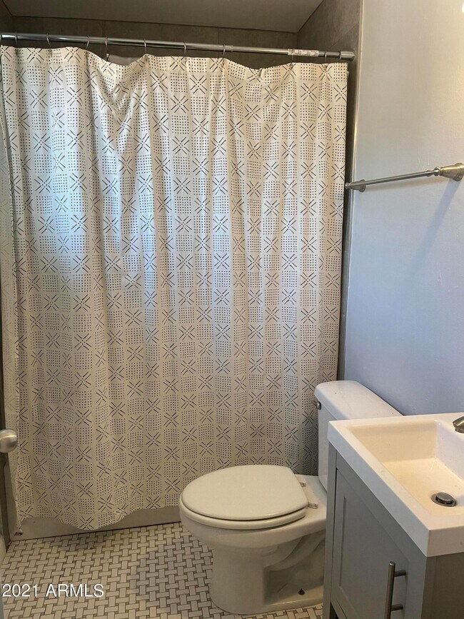 Building Photo - 2242 N 29th Pl