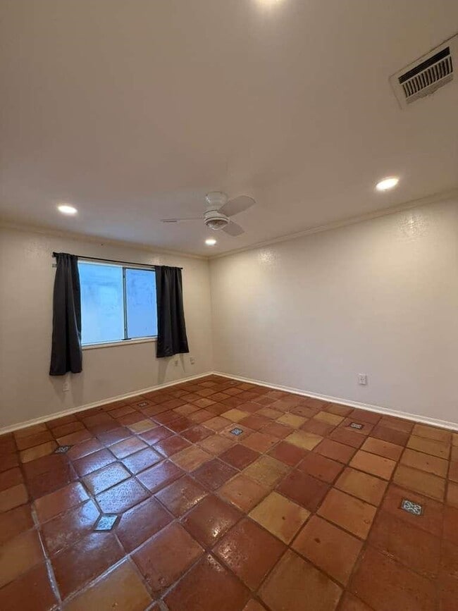 Building Photo - 22538 Market Square Ln